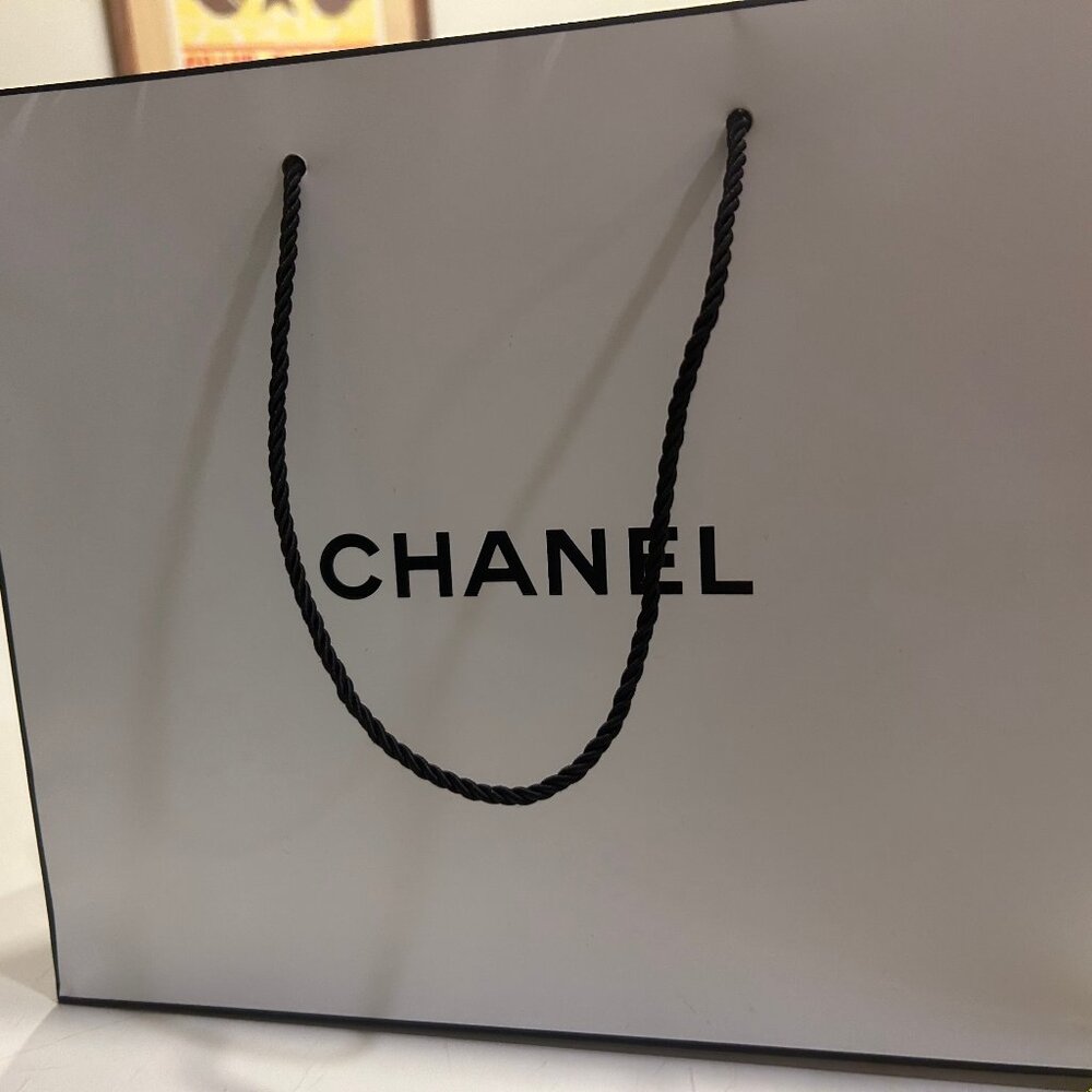 Chanel - gift bag